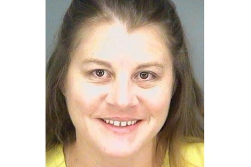 Hắt nguyên cả lọ axít đậm đặc vào mặt bạn trai