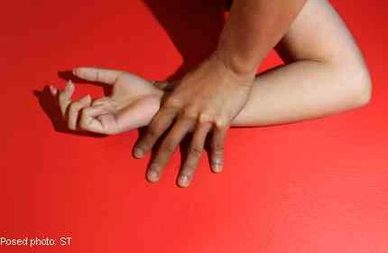 Dùng súng đe dọa hiếp dâm hàng xóm