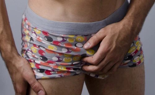 Cắt “cậu nhỏ” vì bị vợ cấm vận "yêu" cả năm