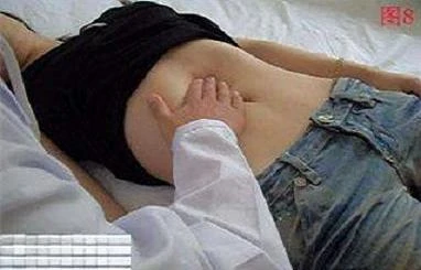 Bị lật tẩy, bác sĩ "dê xồm" bỏ trốn khỏi phòng khám