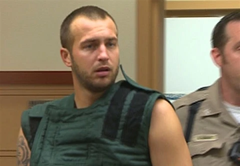 Con gái 6 tuần tuổi khóc, bố nhét vào ngăn đá