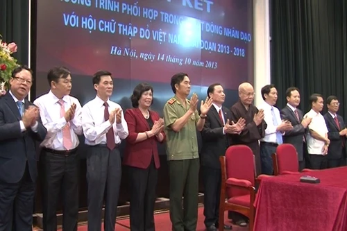 Phối hợp trong hoạt động nhân đạo giai đoạn 2013 - 2018