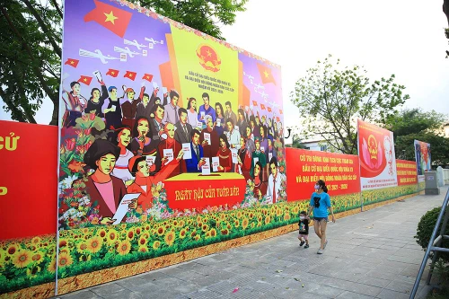Hà Nội trang hoàng rực rỡ trước ngày bầu cử