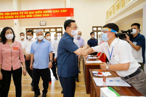 Ấn tượng, cảm xúc khi đưa tin về “kỳ bầu cử đặc biệt” của đất nước