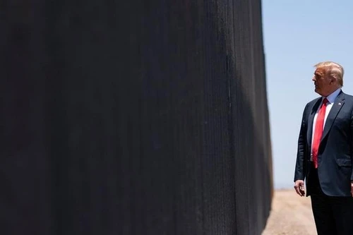 Sóng gió vẫn bủa vây chính trường Mỹ 