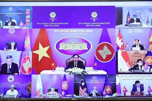 Khẳng định tầm quan trọng của duy trì hòa bình, an ninh, ổn định, an toàn và tự do ở Biển Đông