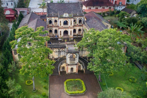 Khám phá dinh thự xa hoa nhất vùng “cao nguyên trắng” 