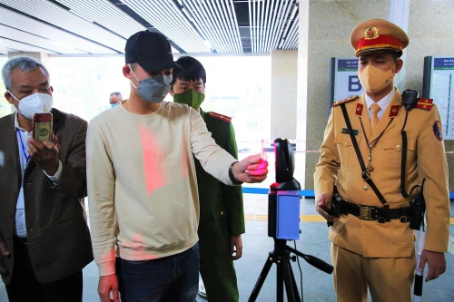 Trong “sóng” dịch Covid-19: Công an Hà Nội đẩy mạnh chuyển đổi số phục vụ nhân dân (2): “Chìa khóa” vượt khó, thúc đẩy phát triển kinh tế - xã hội