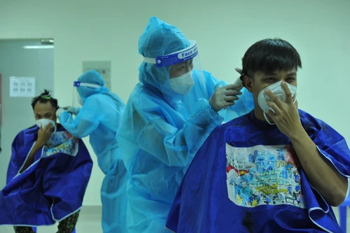 Khi nghệ sĩ làm “chiến sĩ” trên mặt trận chống dịch