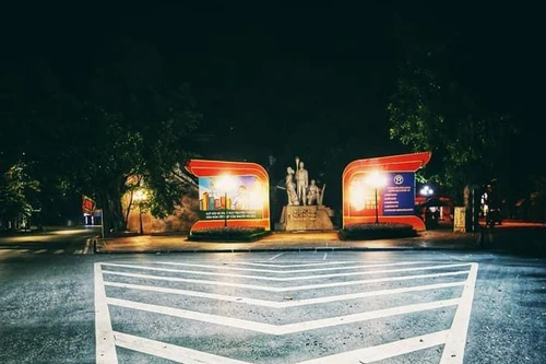 “Thái độ bình tĩnh, không nao núng, không bấn loạn trước dịch giã, là một mạch nguồn lịch sử Thủ đô văn hiến”