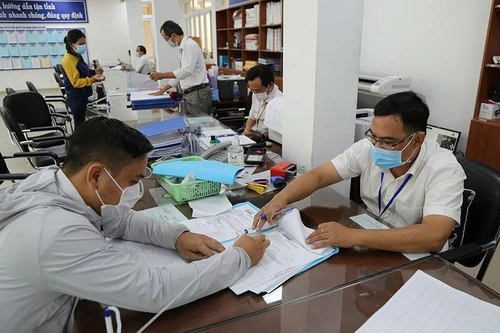 Giảm tỷ lệ trễ hẹn trong giải quyết hồ sơ, nghiêm túc thực hiện việc xin lỗi người dân, tổ chức khi để xảy ra trễ hẹn 