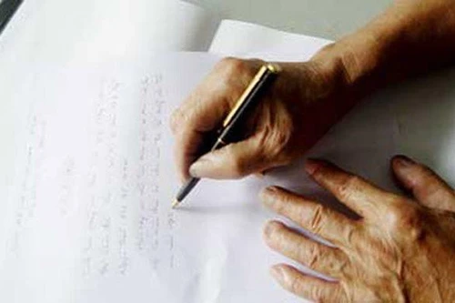 Người lập di chúc có thể sửa đổi, bổ sung, thay thế, hủy bỏ di chúc đã lập vào bất cứ lúc nào 