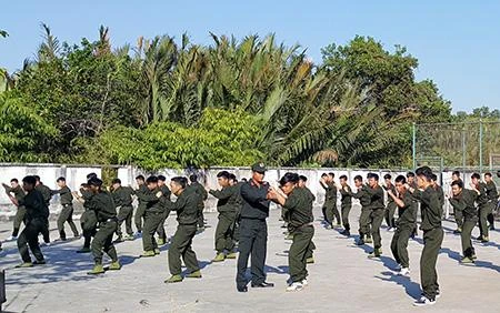 Huấn luyện viên võ thuật trong Công an nhân dân có được hưởng chế độ đặc thù không? 