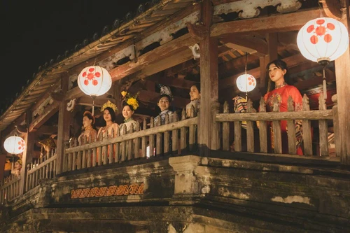 Dịu dàng áo dài phố cổ Hội An 