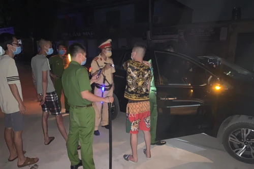 Tuần tra xuyên đêm ngăn tội phạm sau giãn cách xã hội 