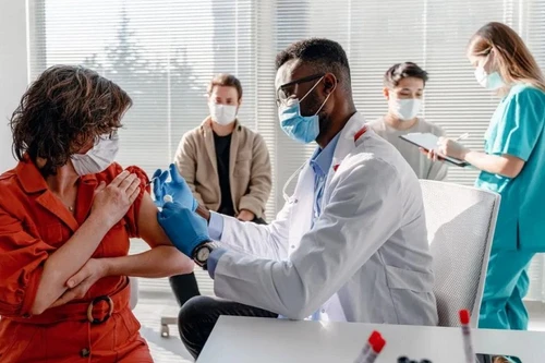 Chuyên gia dự báo về tương lai Covid-19 