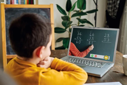 Giảm căng thẳng cho trẻ khi học trực tuyến kéo dài 