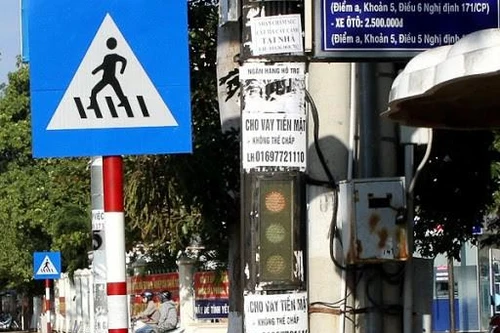 Treo quảng cáo ở cột điện bị phạt 1-2 triệu đồng
