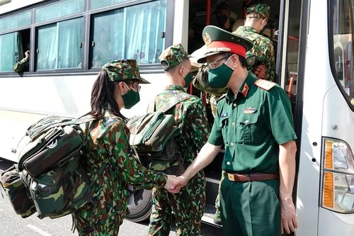 Những “bông hồng thép” xung phong vào tuyến đầu chống dịch