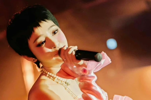 Ca sỹ Hiền Hồ: Đỉnh cao của nghệ sĩ là khi còn đi hát khán giả vẫn yêu thương