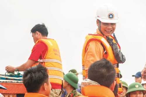 "Người hùng" giữa biển khơi 