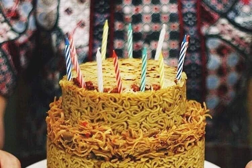 Mùa dịch bàn chuyện mỳ ăn liền 