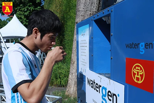 Cận cảnh máy làm nước sạch từ không khí ở Hà Nội