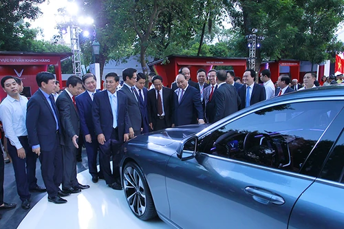 Toàn cảnh lễ ra mắt xe VinFast "Hàng Việt Nam chinh phục người Việt Nam"