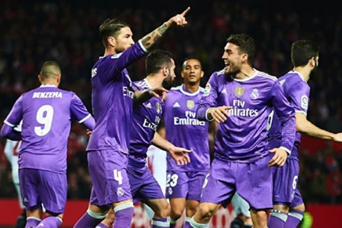 Xô đổ kỷ lục của Barca, Real vào tứ kết cúp nhà vua