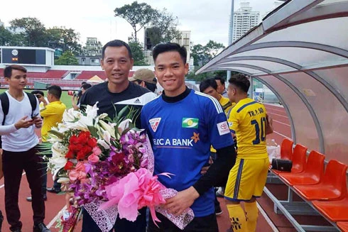 Nguyễn Đức Thắng - từ cậu bé bán nước chè trở thành HLV bóng đá