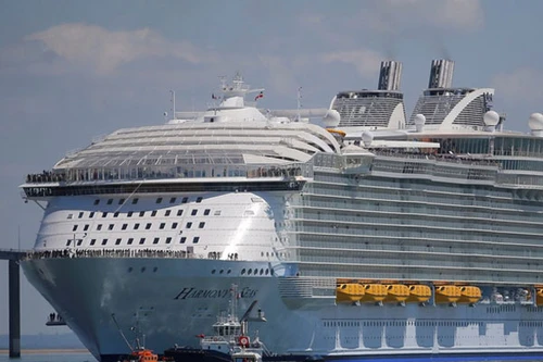 Siêu du thuyền lớn nhất thế giới ra khơi