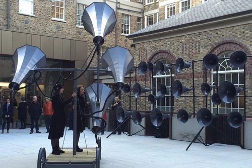 Triển lãm "Bài ca chim báo bão"