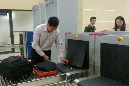 Mang chất lỏng lên máy bay: Phụ thuộc giới hạn của từng hãng