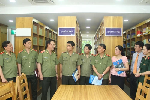 Chính thức khai trương thư viện Công an nhân dân
