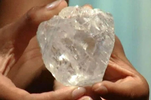 Viên kim cương to bằng quả bóng tennis