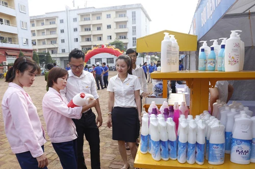 Sôi nổi ngày hội "Đồng hành cùng thanh niên công nhân" 