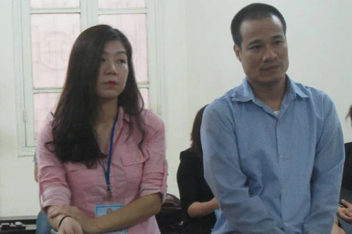 Vợ chồng giám đốc làm giả hợp đồng bán biển quảng cáo