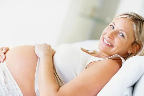 Mẹ lớn tuổi, con cao hơn