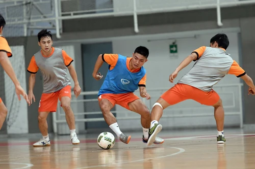 Tuyển futsal Việt Nam rèn miếng "chuyển bại thành thắng" trước giờ xuất trận World Cup
