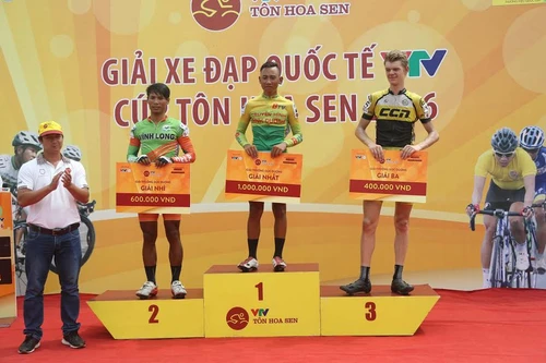 Lê Văn Duẩn thắng chặng áp chót giải xe đạp quốc tế