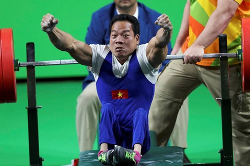 Nhà vô địch Lê Văn Công có thêm 200 triệu đồng tiền thưởng