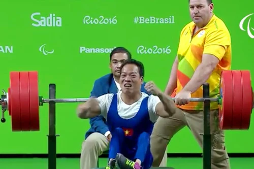 Nhà vô địch Paralympic Lê Văn Công bỏ túi nửa tỷ đồng tiền thưởng