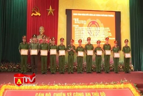 Khen thưởng chiến công xuất sắc, khám phá ổ nhóm "tín dụng đen"