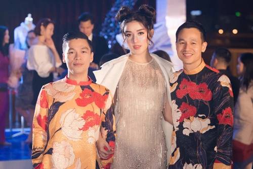 Á hậu Huyền My mặc xuyên thấu "hoá" Na Tra đi xem thời trang đêm Halloween