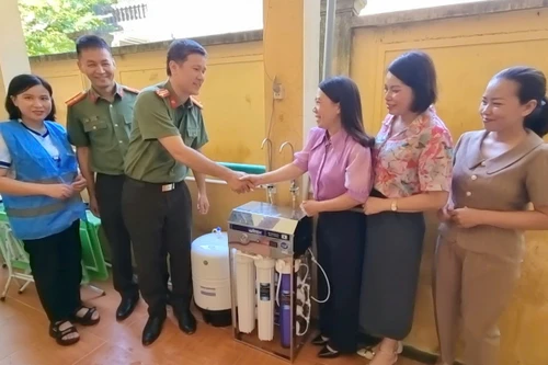 An ninh Thủ đô trao những phần quà thiết thực cho hai Trường mầm non tại Thái Nguyên