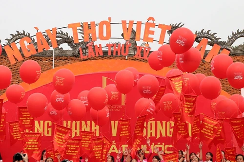 50 câu thơ được thả lên trời trong Ngày thơ Việt Nam