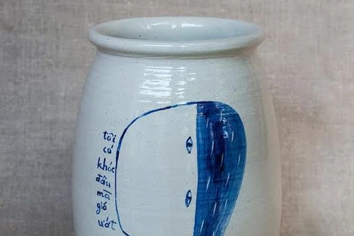 Làm thơ trên gốm