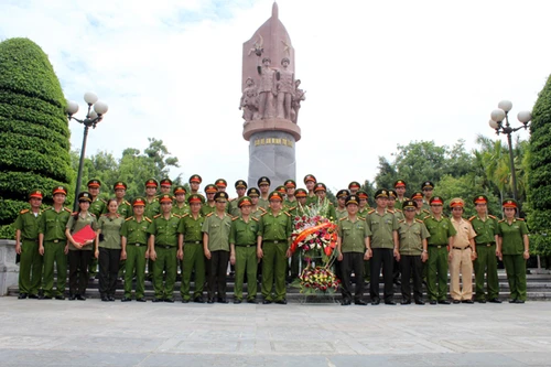 CAQ Hà Đông về nguồn báo công dâng Bác