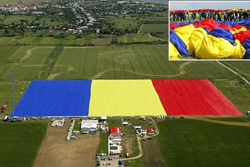 Romania tự hào với lá cờ lớn nhất thế giới 