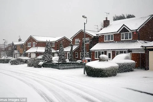 Nước Anh đối mặt với cuối tuần lạnh nhất trong 50 năm